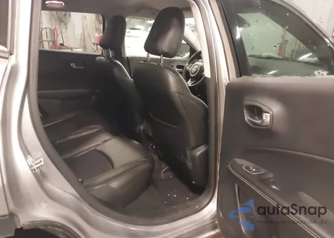 2019 Jeep Compass Latitude 4X4 из США, поврежденный, VIN 3C4NJDBB7KT646179